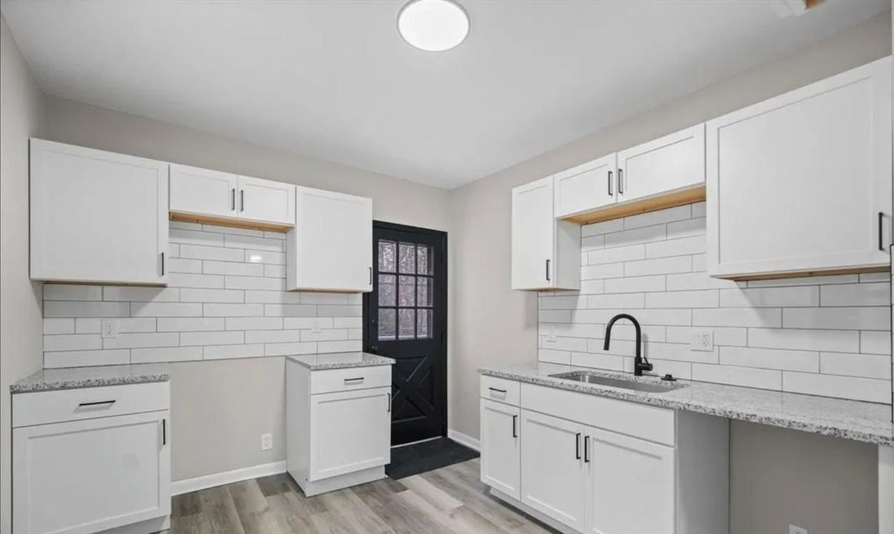 21902 Ridgeway St - Photo 6 of 14