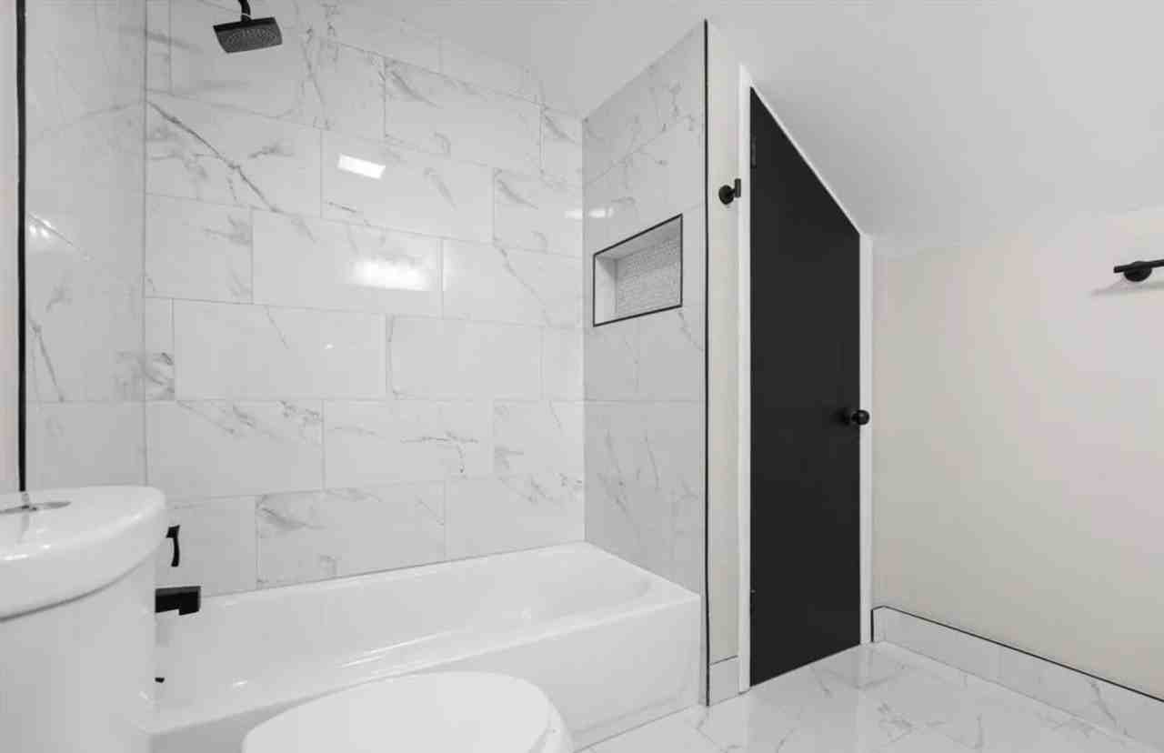 21902 Ridgeway St - Photo 7 of 14
