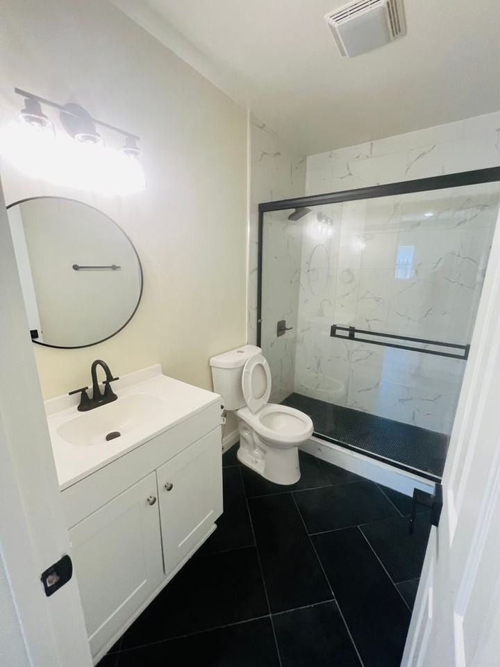 12022 Orangewood Ave - Photo 5 of 21