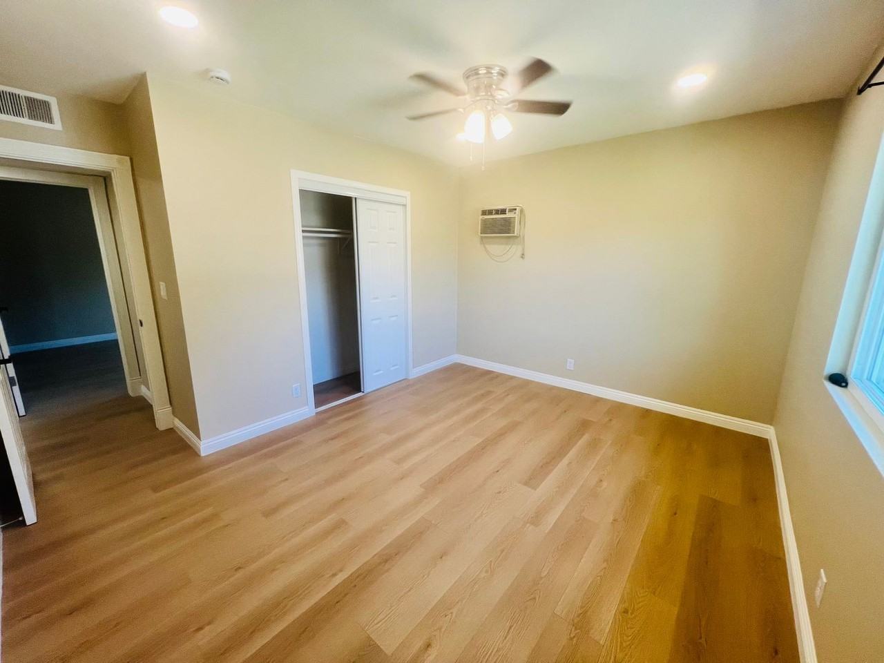 12022 Orangewood Ave - Photo 7 of 21