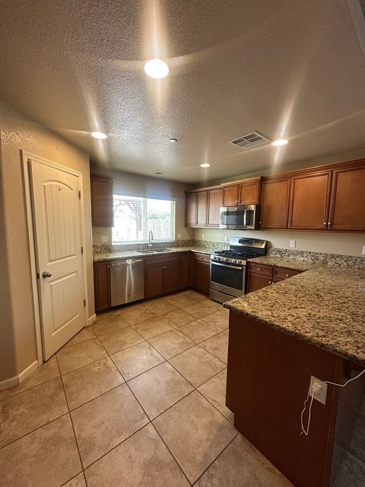 1746 Bryman St - Photo 3 of 8