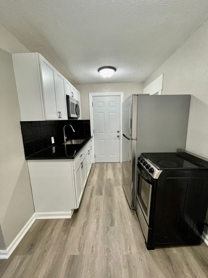1705 W Esthner Ave - Photo 5 of 9