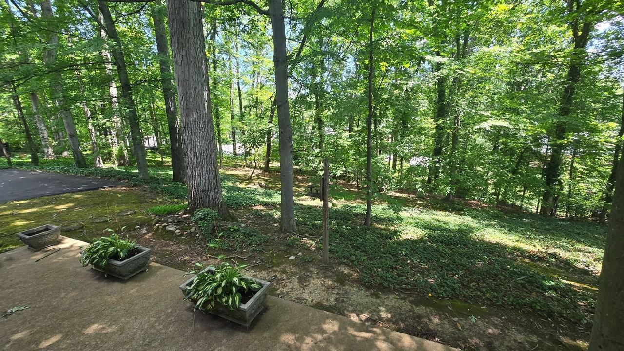 2121 Southcote Dr - Photo 3 of 31