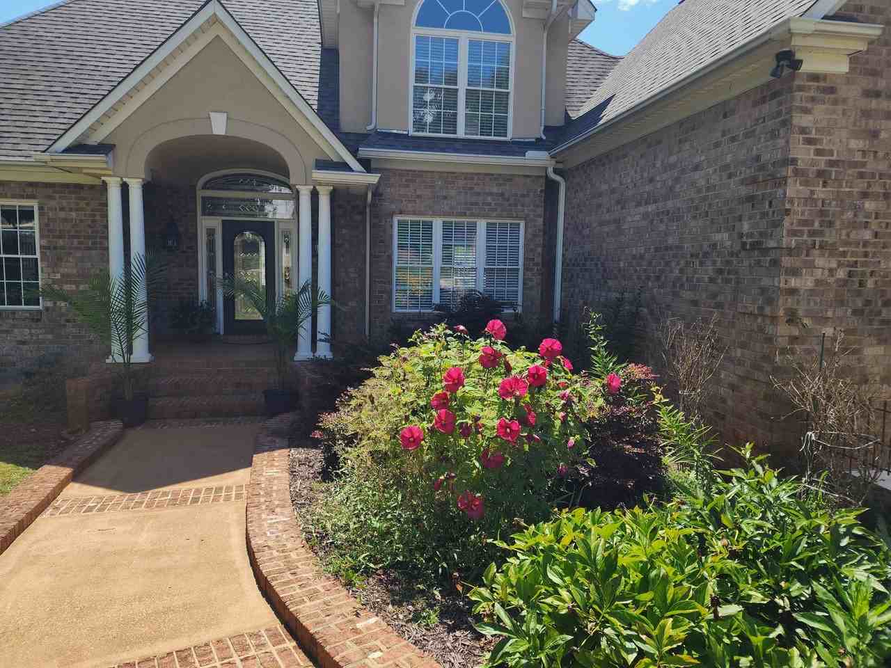 126 Emerald Dr - Photo 2 of 22