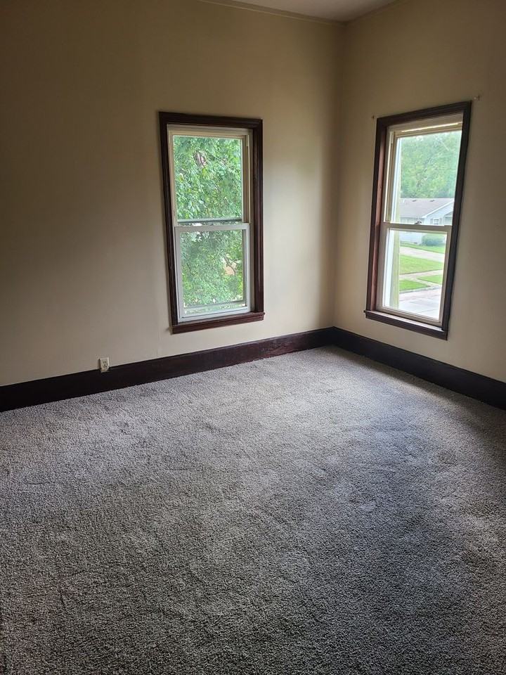 202 Adams Ave - Photo 3 of 31