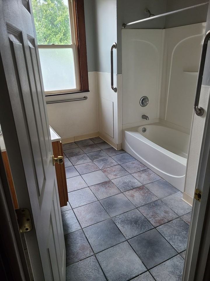 202 Adams Ave - Photo 2 of 31