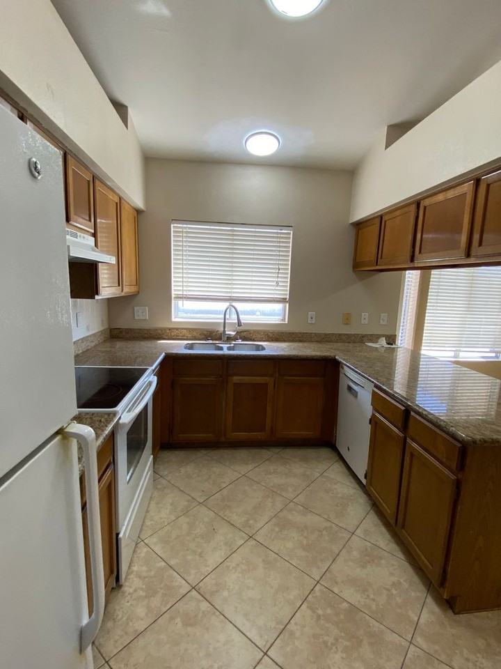 11531 West Orange Blossom Lane - Photo 6 of 27