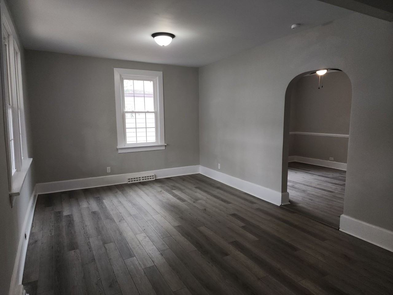 1621 Lee St - Photo 2 of 15