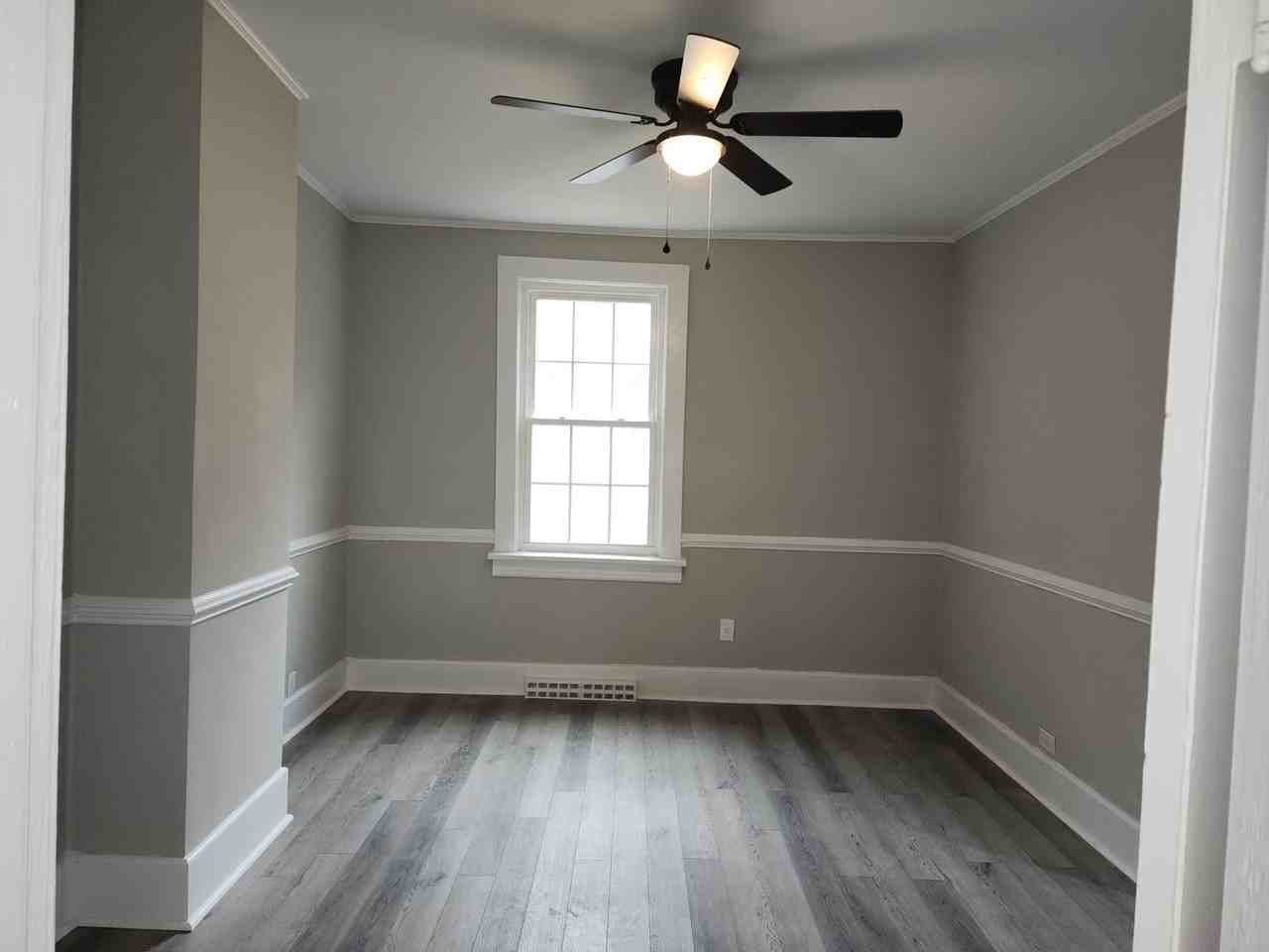 1621 Lee St - Photo 3 of 15