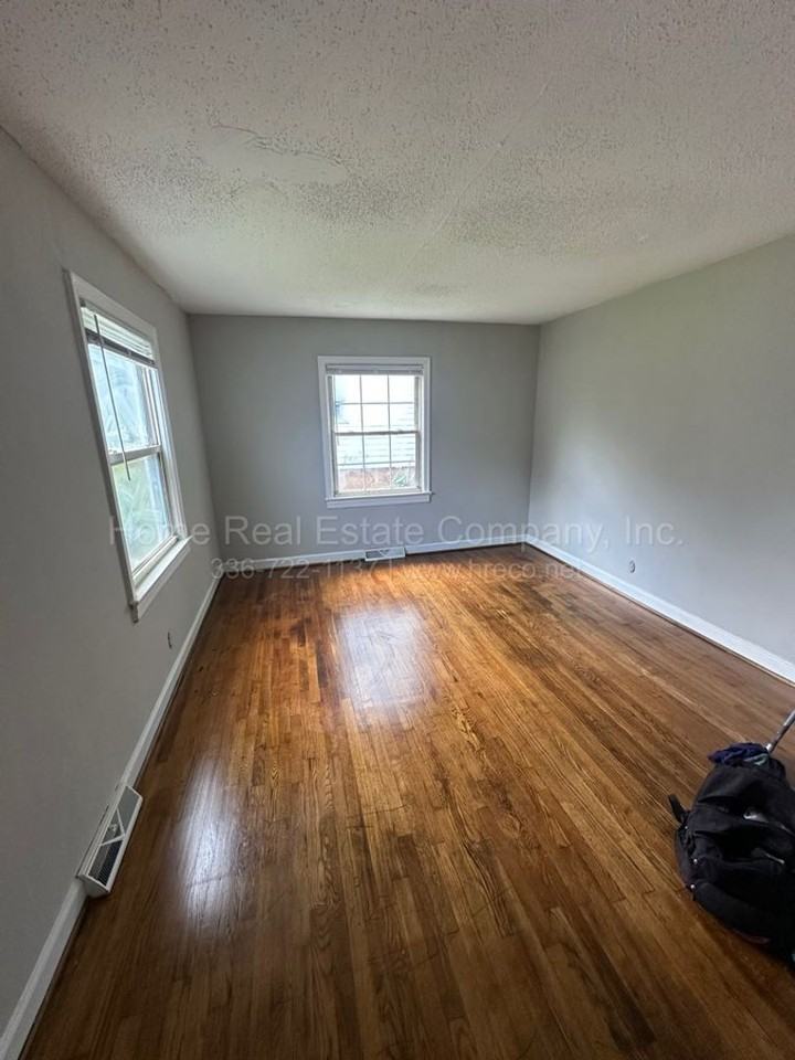 1916 Dacian St - Photo 3 of 7