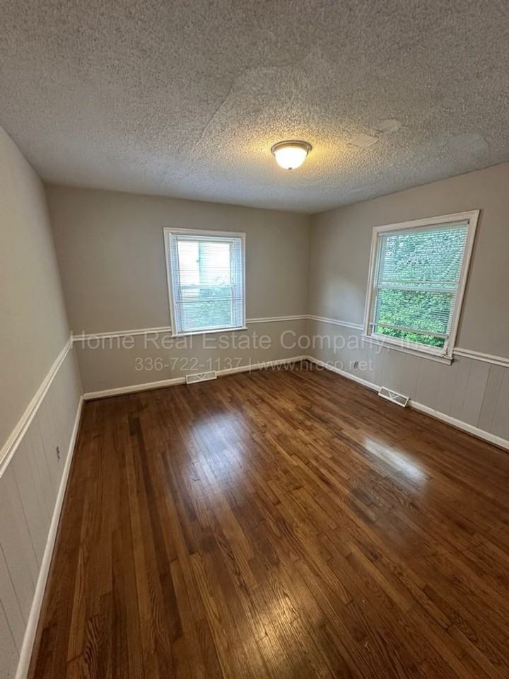 1916 Dacian St - Photo 4 of 7