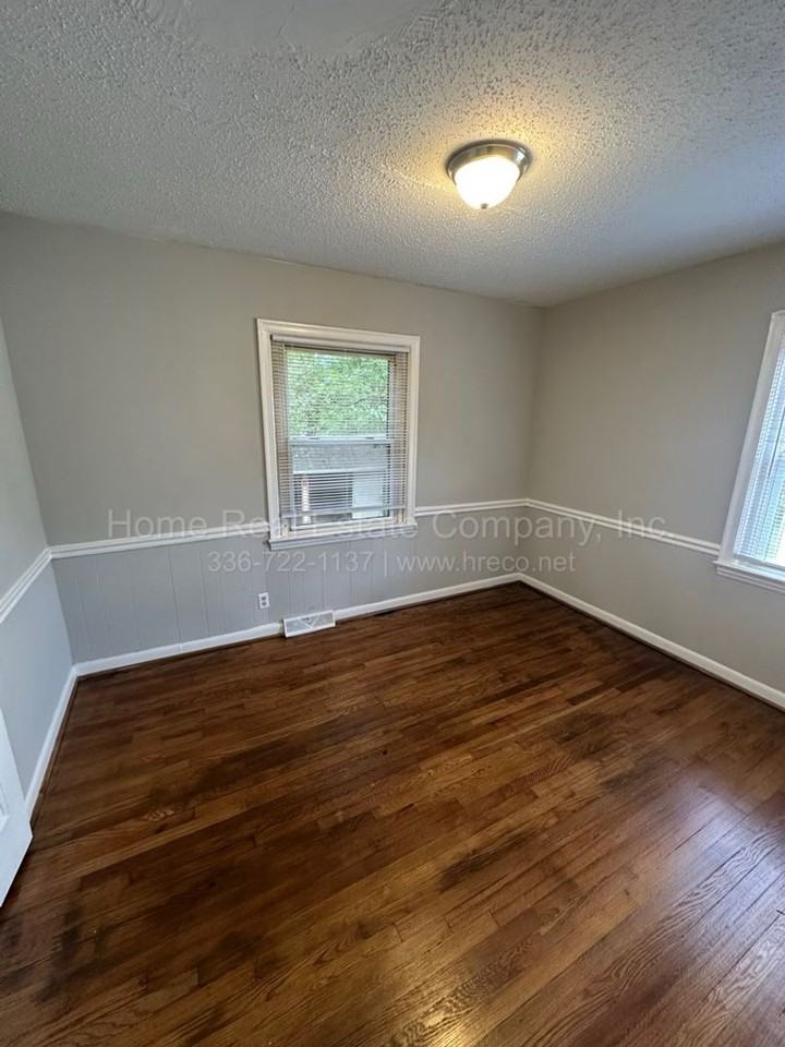 1916 Dacian St - Photo 5 of 7