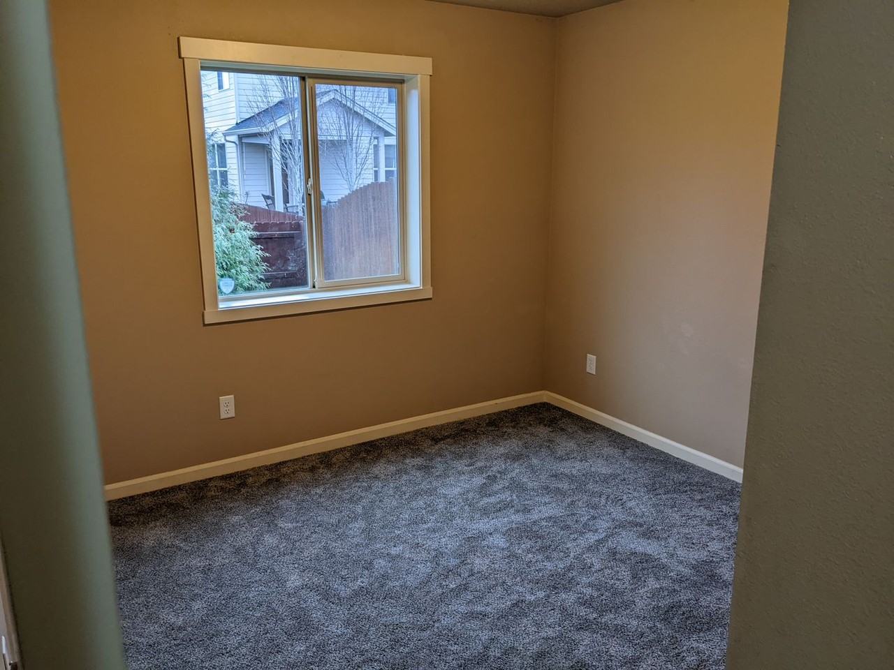 12724 Ne 52nd Cir - Photo 2 of 11
