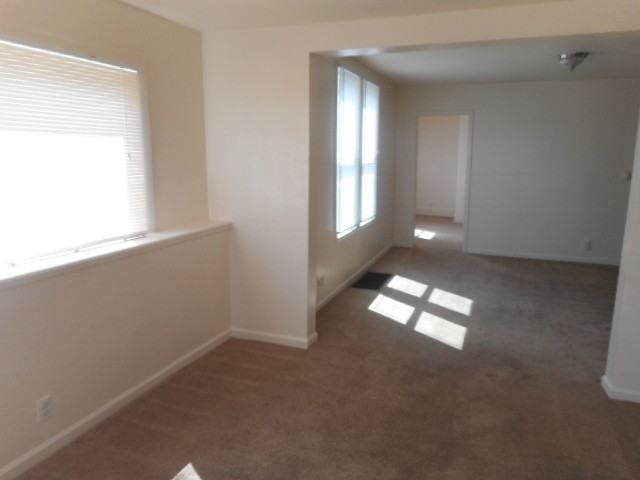 1203 W 4th St - Photo 2 of 8