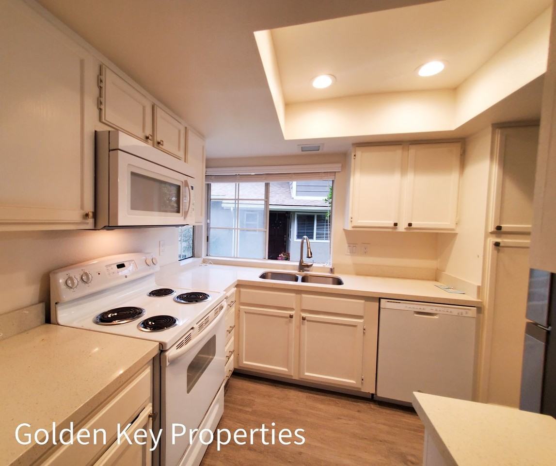 2982 Lexington Cir - Photo 3 of 23