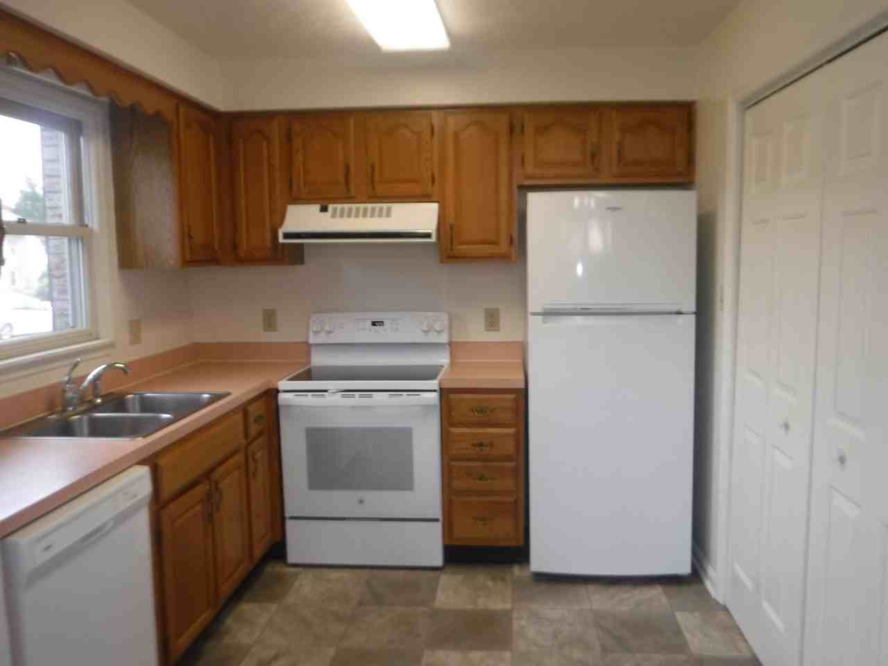 610 Victoria Dr - Photo 3 of 20