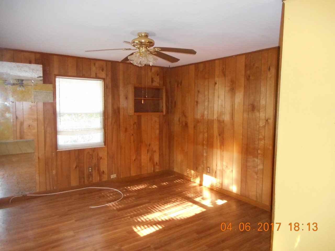 2115 Flipper St - Photo 2 of 13