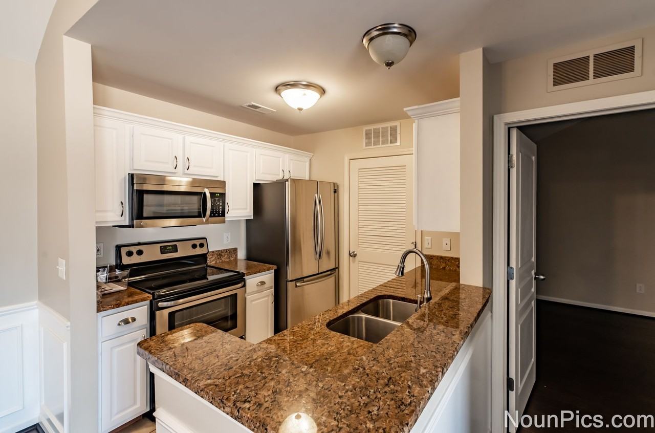 24023 Vance Ave - Photo 2 of 15