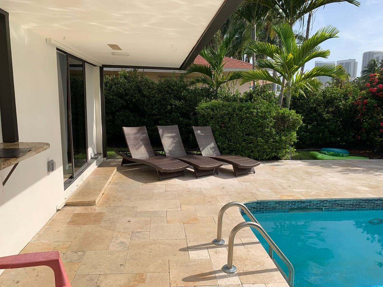 631 Oleander Dr - Photo 5 of 32