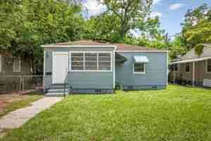 featured image of 1066 W 13th St