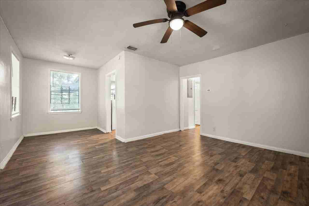 1066 W 13th St - Photo 4 of 26