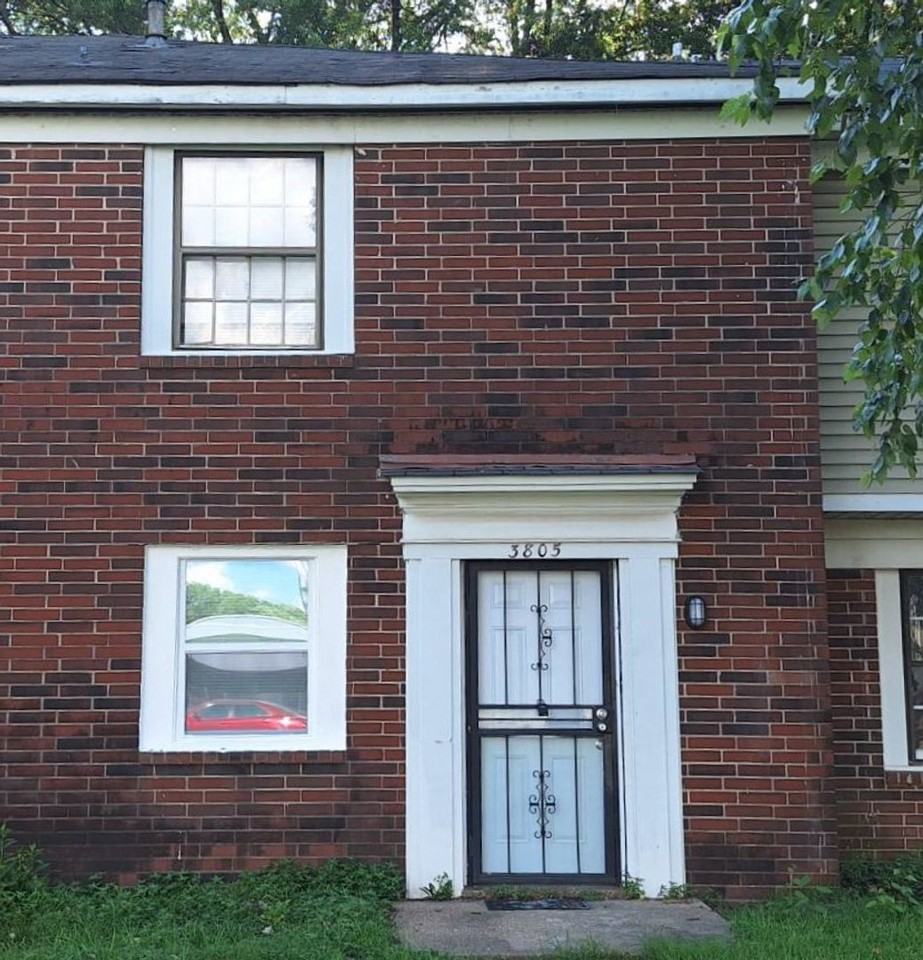 3805 S Mendenhall Rd - Photo 2 of 9