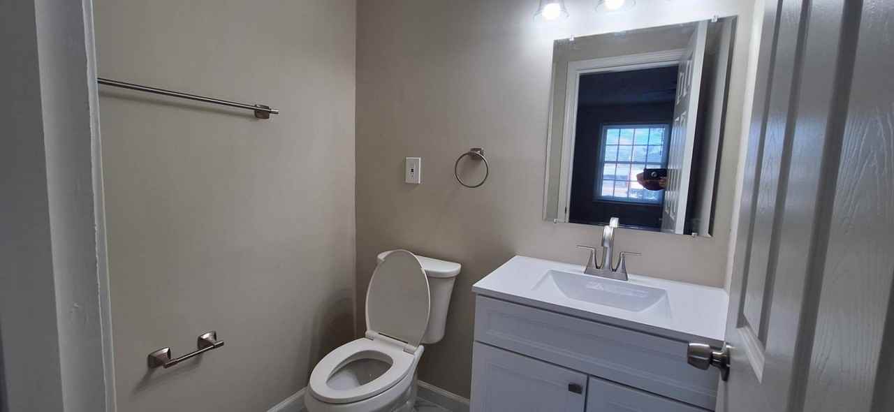 3805 S Mendenhall Rd - Photo 7 of 9