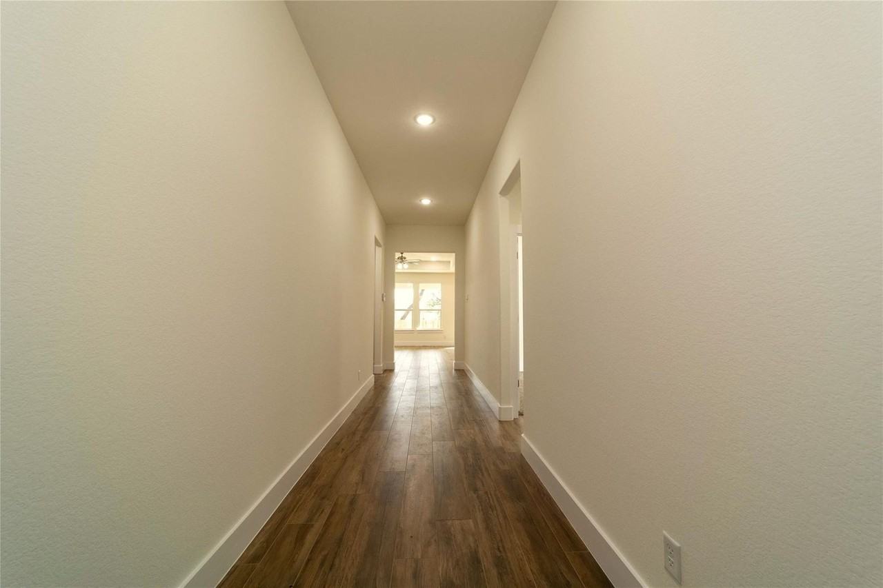 3003 Nw 21st St - Photo 3 of 26