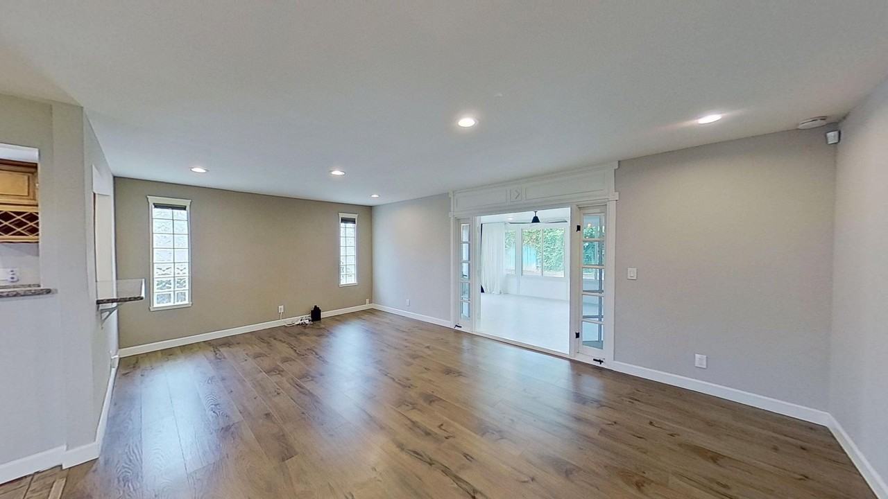 14321 Riviera Dr - Photo 2 of 18