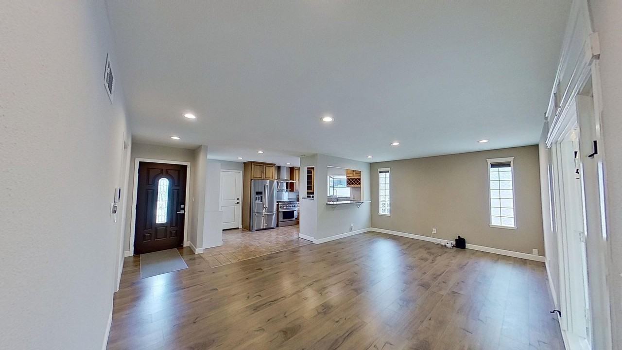 14321 Riviera Dr - Photo 4 of 18