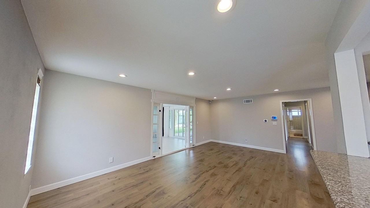 14321 Riviera Dr - Photo 5 of 18