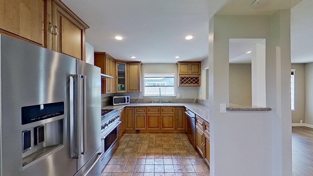 14321 Riviera Dr - Photo 6 of 18