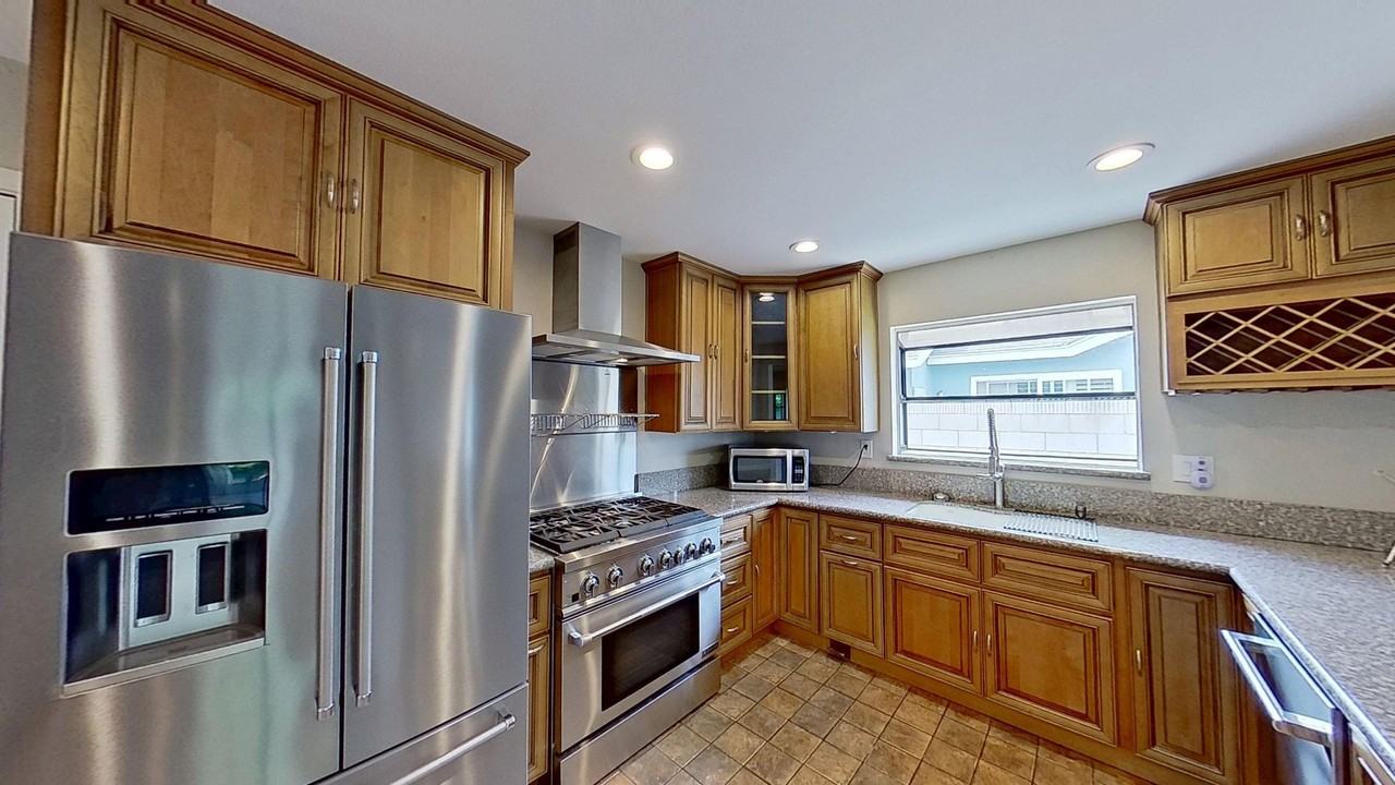 14321 Riviera Dr - Photo 7 of 18