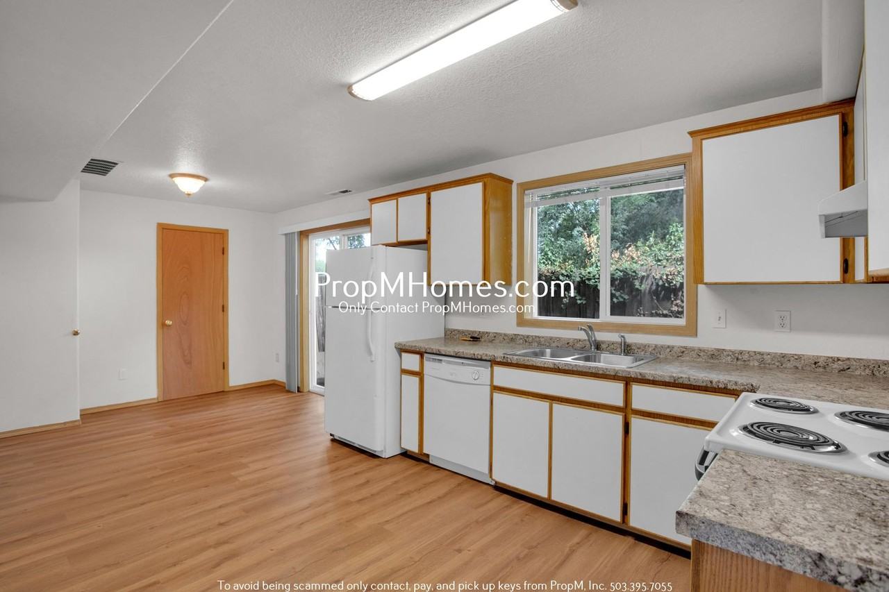 5716 Ne 60th Ave - Photo 5 of 22