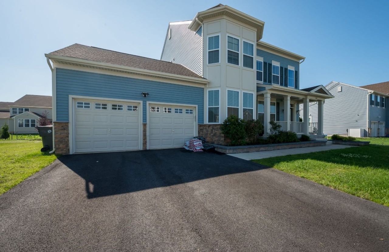 1607 Crane Ln - Photo 2 of 24