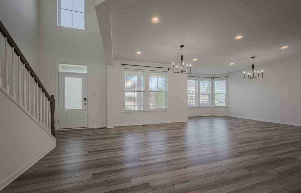 1607 Crane Ln - Photo 4 of 24