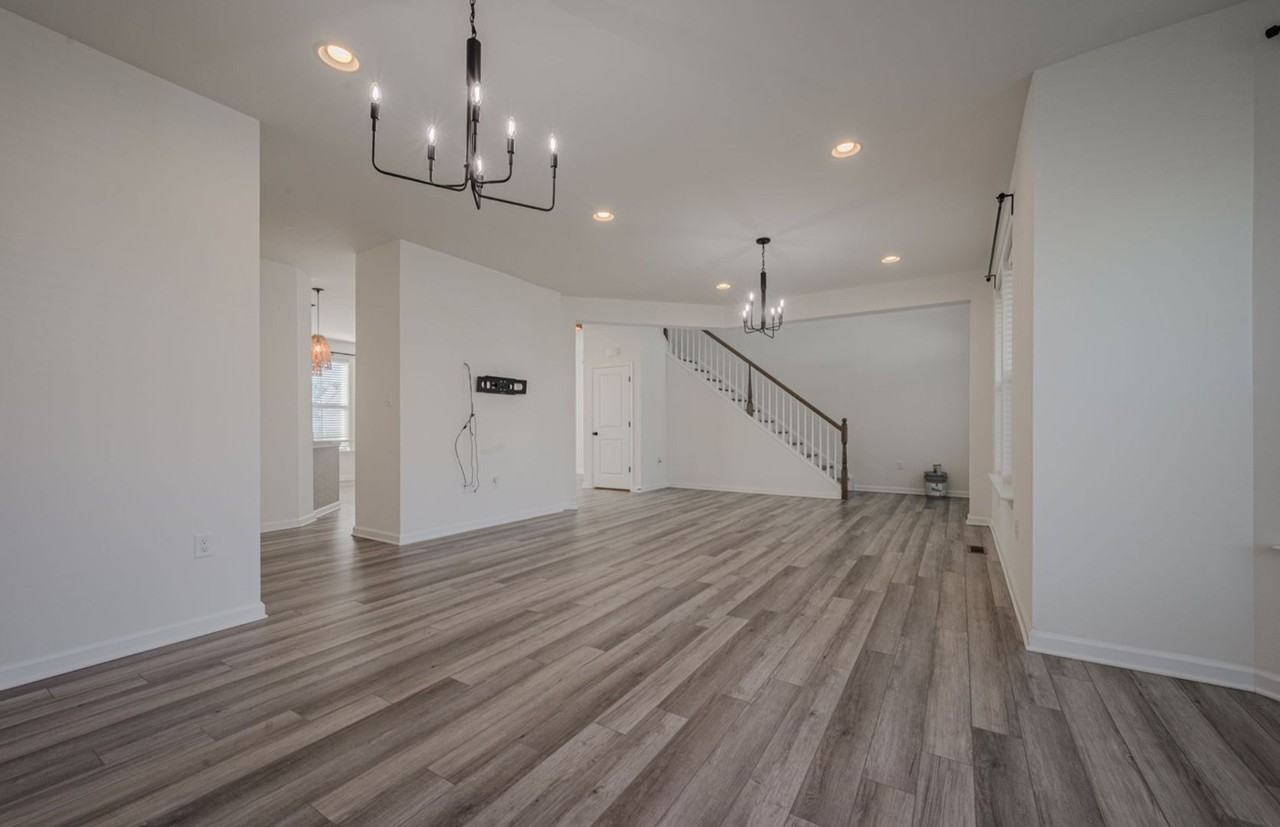 1607 Crane Ln - Photo 5 of 24