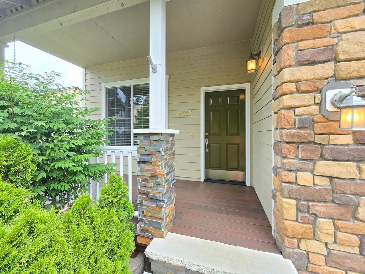 10027 31st Ave Se - Photo 2 of 34