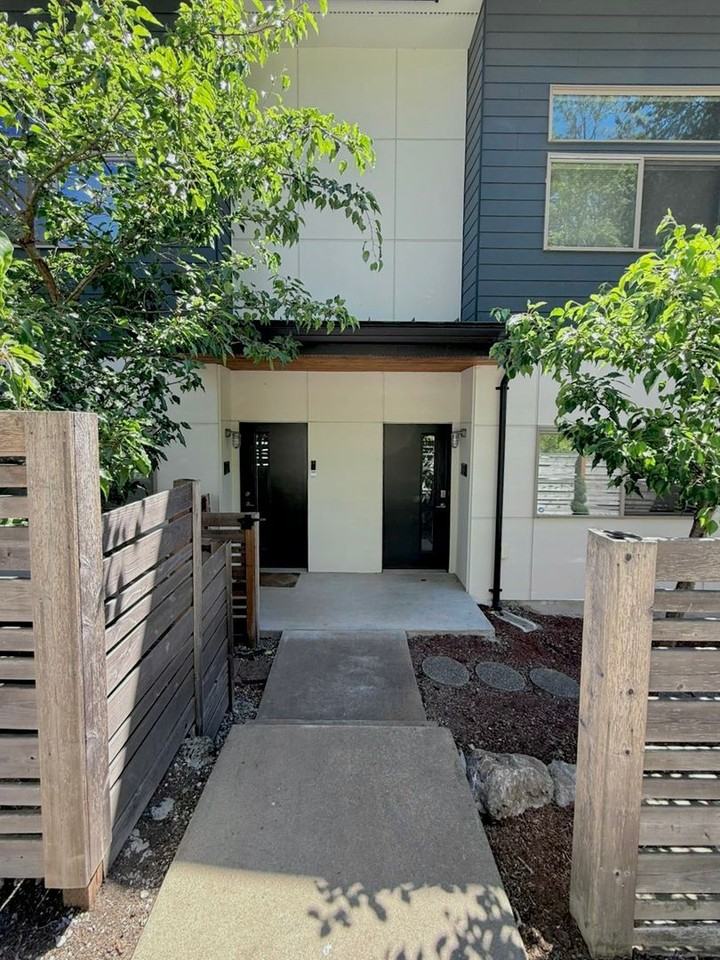 8700 42nd Ave S - Photo 4 of 38