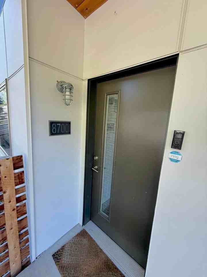 8700 42nd Ave S - Photo 5 of 38