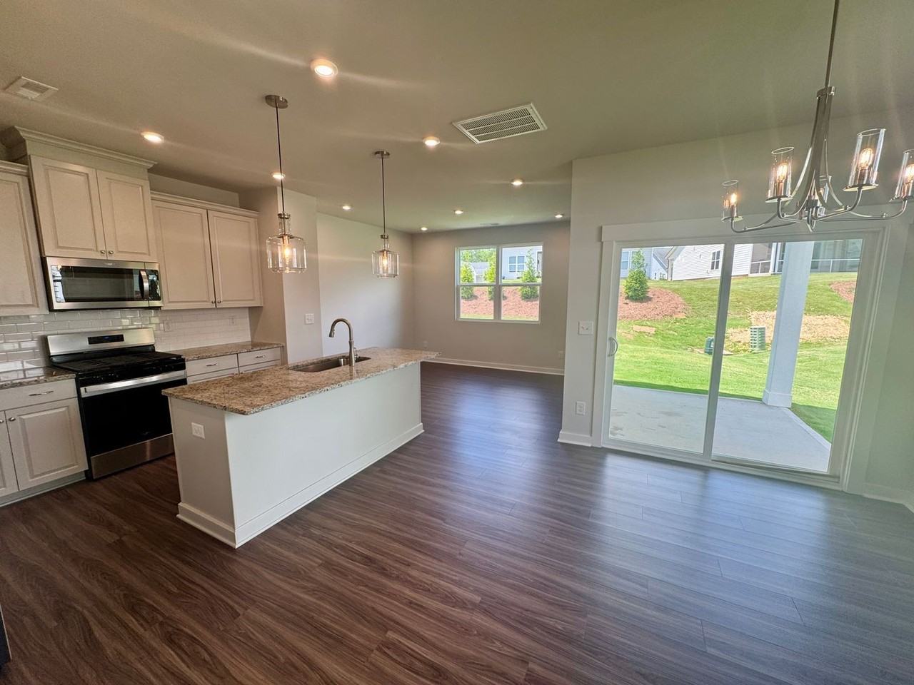 9417 Munsing Dr - Photo 3 of 34