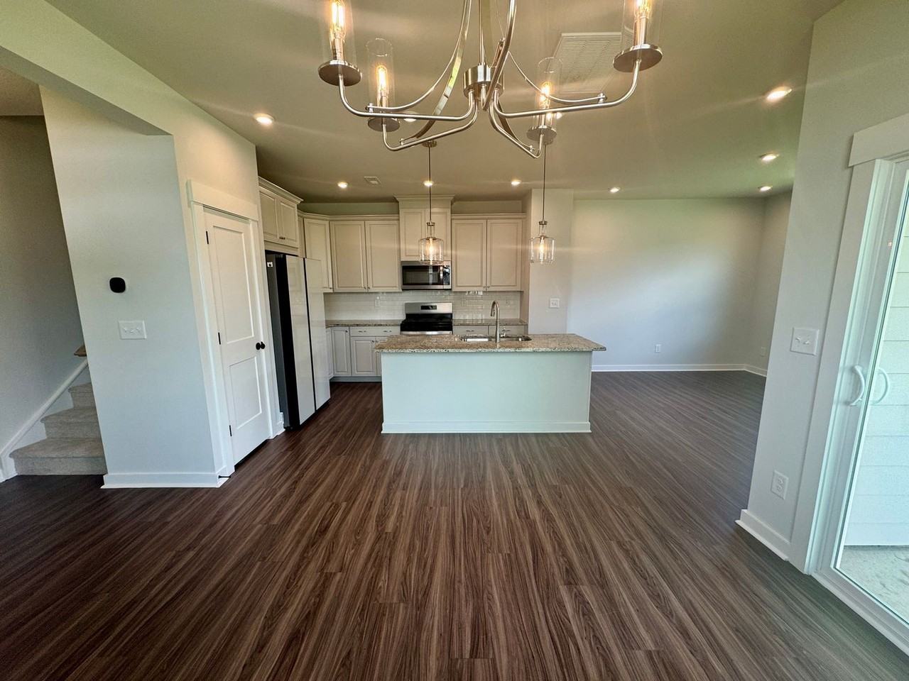 9417 Munsing Dr - Photo 6 of 34