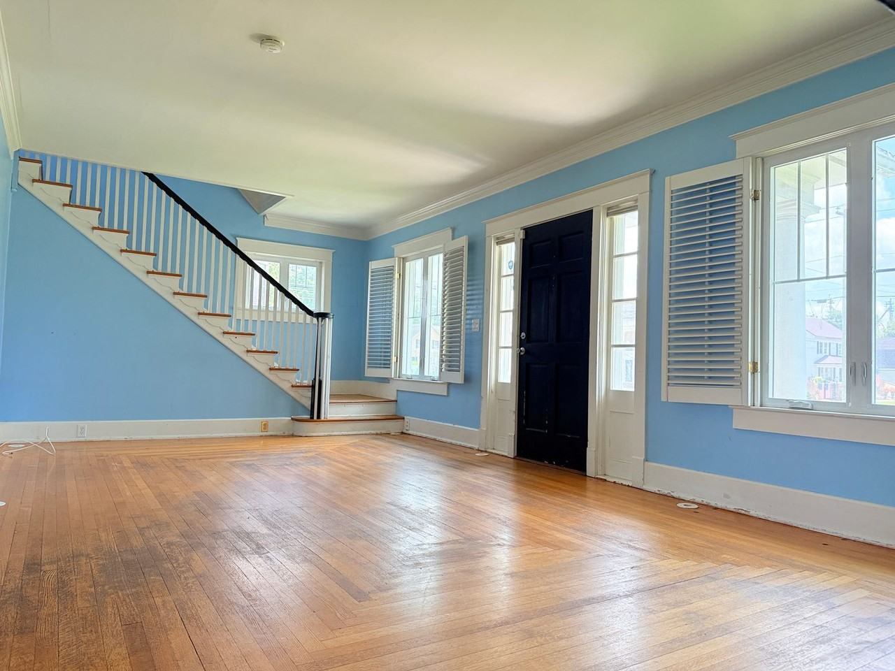 302 Pennsylvania Ave - Photo 2 of 14