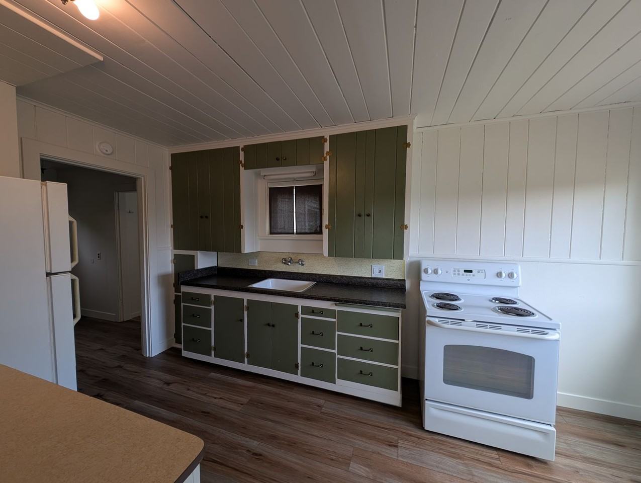 1611 Trenton Ave - Photo 6 of 26