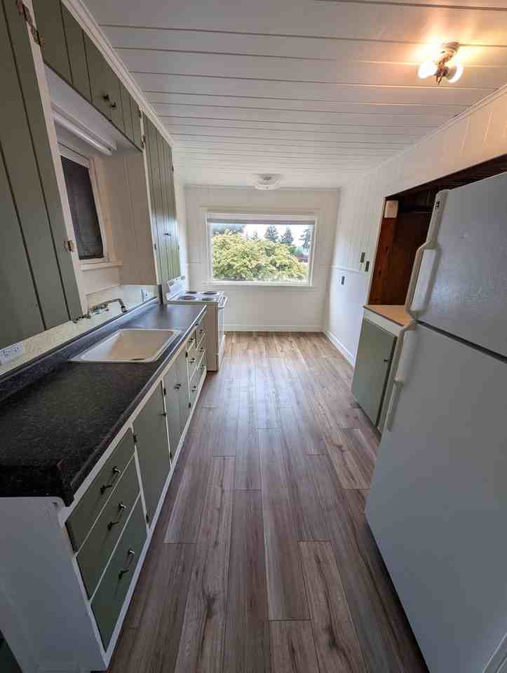 1611 Trenton Ave - Photo 7 of 26