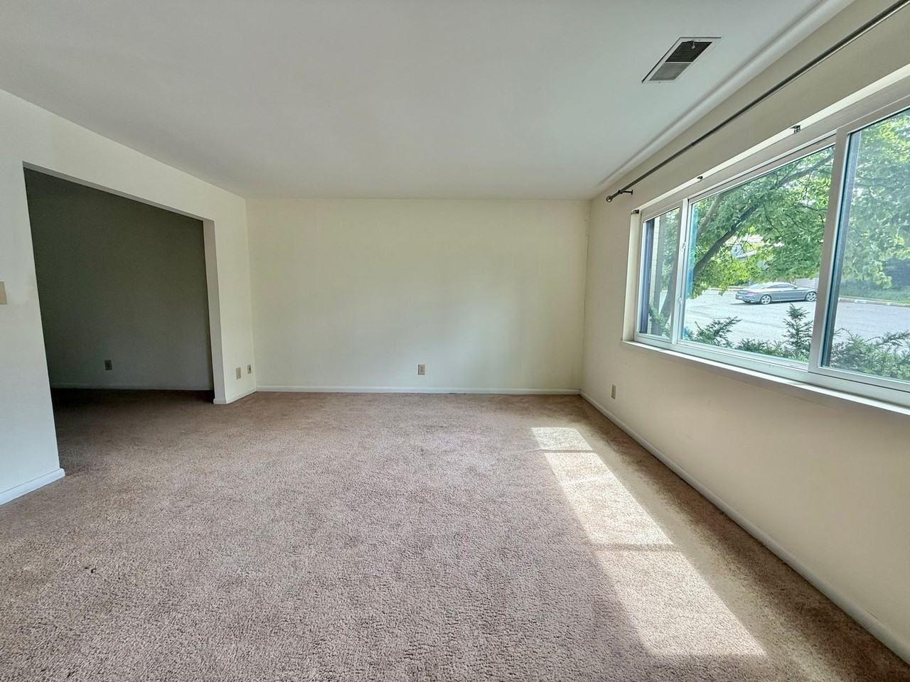 319 Harvest Dr - Photo 6 of 31