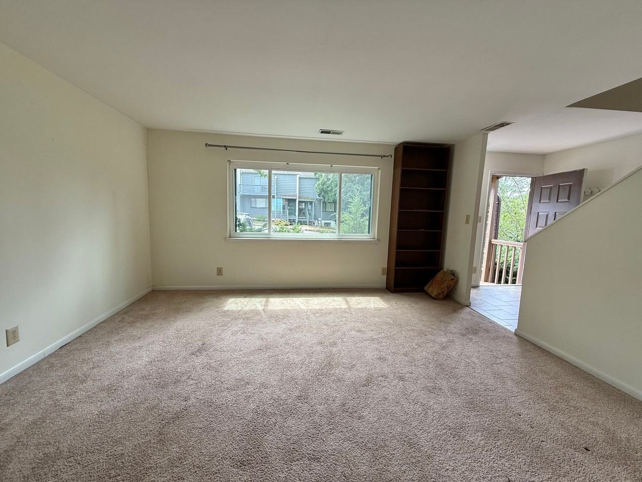 319 Harvest Dr - Photo 7 of 31