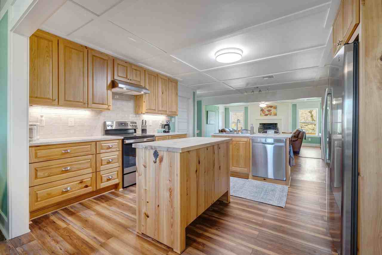 1137 Main Hwy - Photo 7 of 33