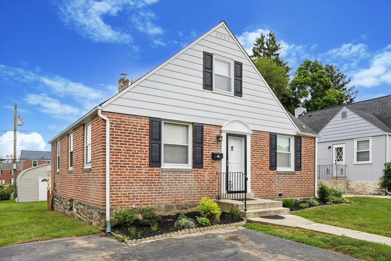 17 Hawthorne Rd - Photo 2 of 28