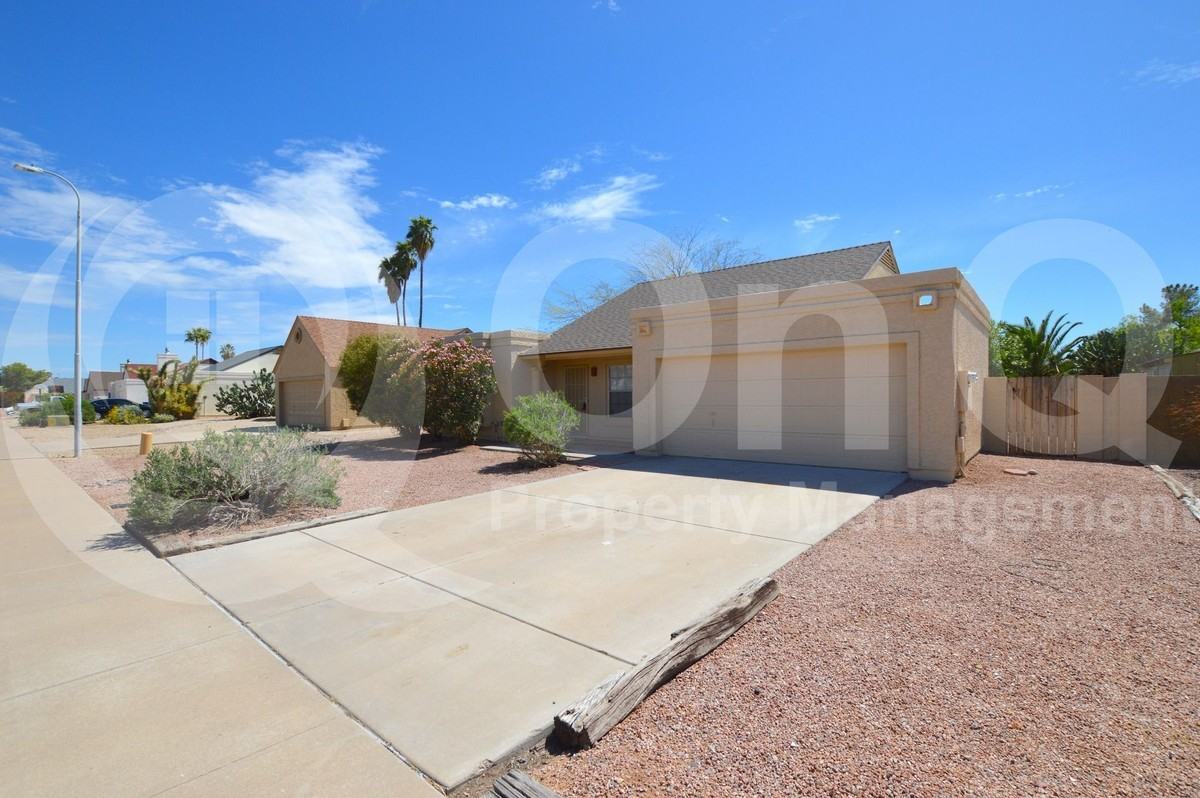 1559 E Drake Dr - Photo 2 of 17